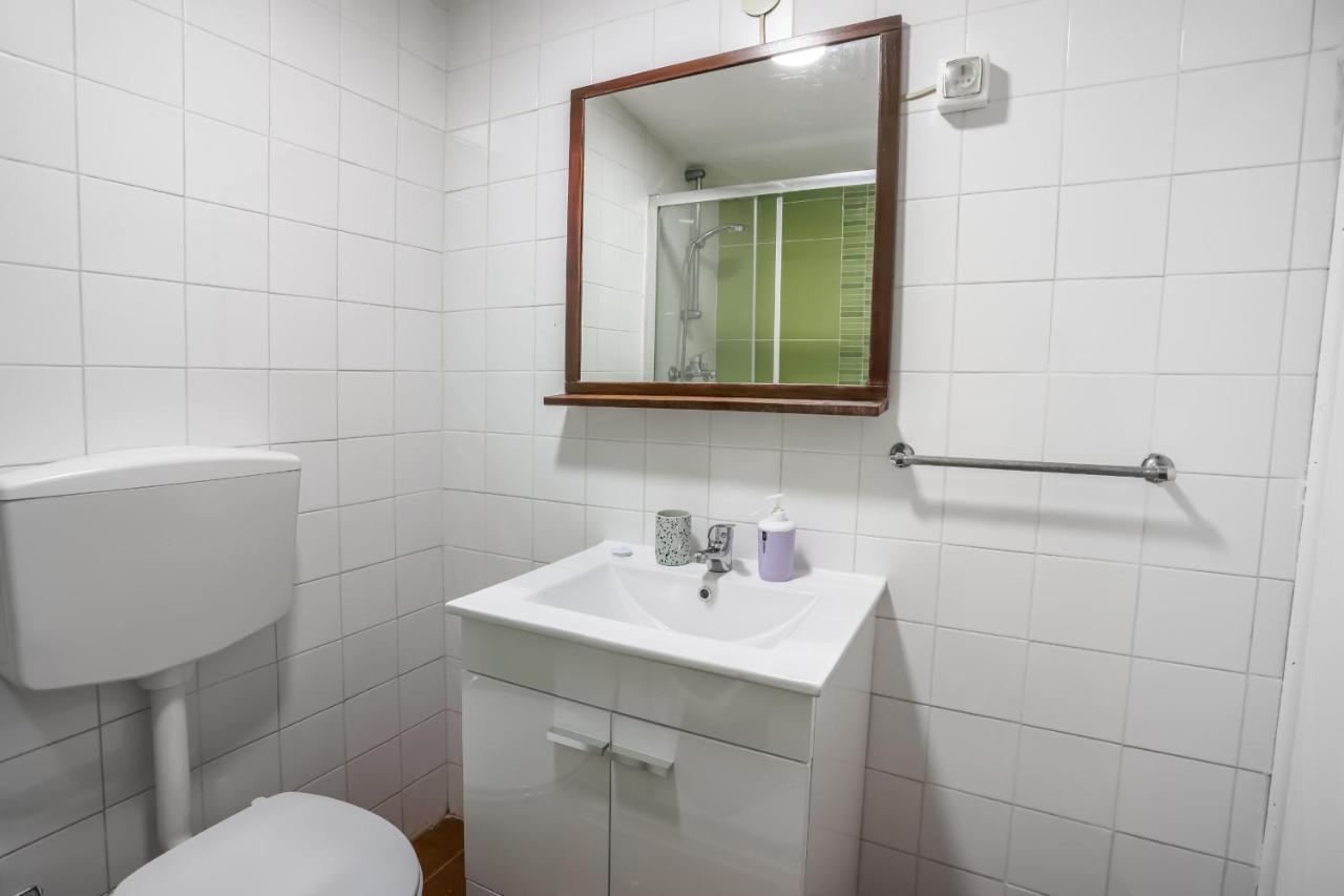 Cozy 3 Bedroom Apt In Lively Bairro Alto Lisbon Bagian luar foto