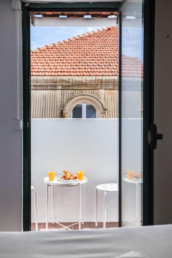 Cozy 3 Bedroom Apt In Lively Bairro Alto Lisbon Bagian luar foto